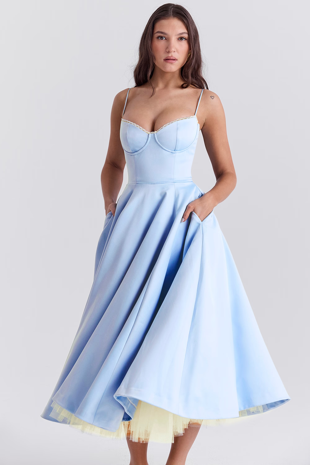 Valentina | Elegante Vestido Midi con Forro de Tul