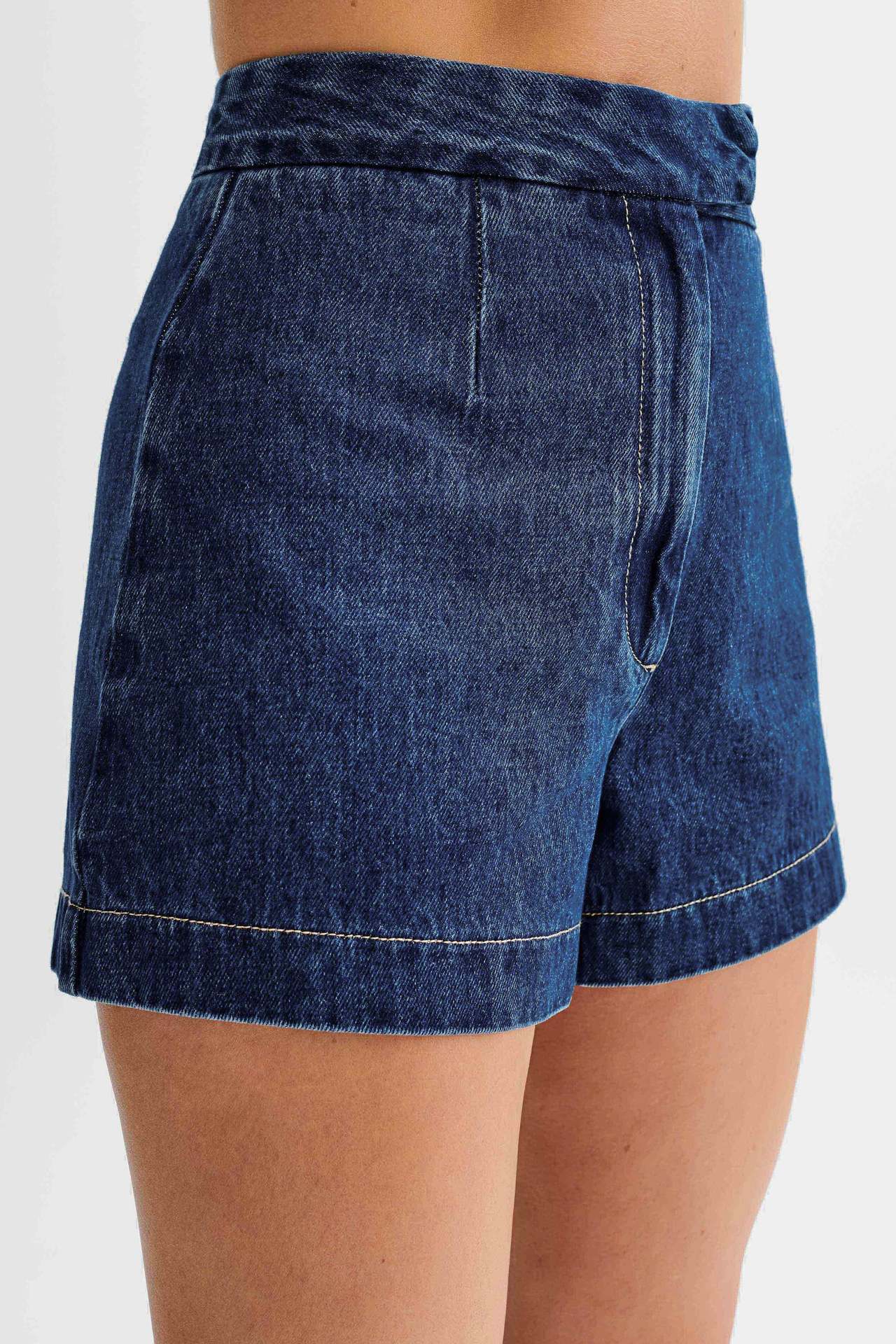Taylor | Conjunto de Chaleco y Pantalones Cortos de Jeans