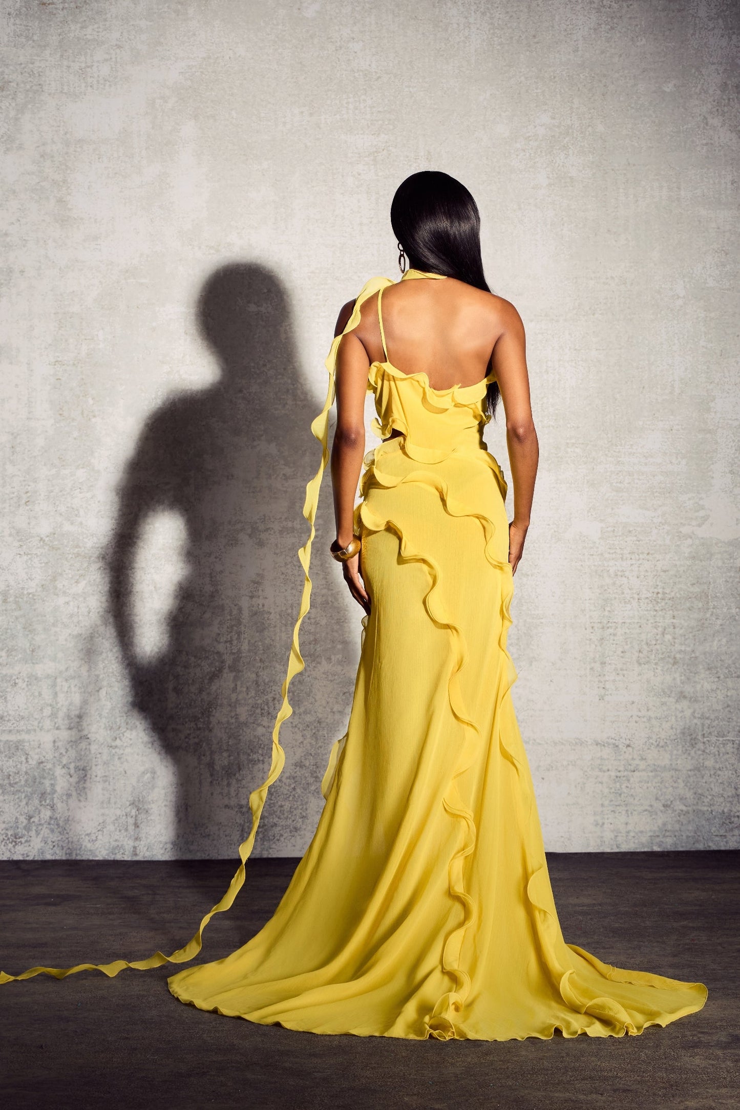 Wysandra | Vestido Largo de Un Hombro con Volantes Asimétricos