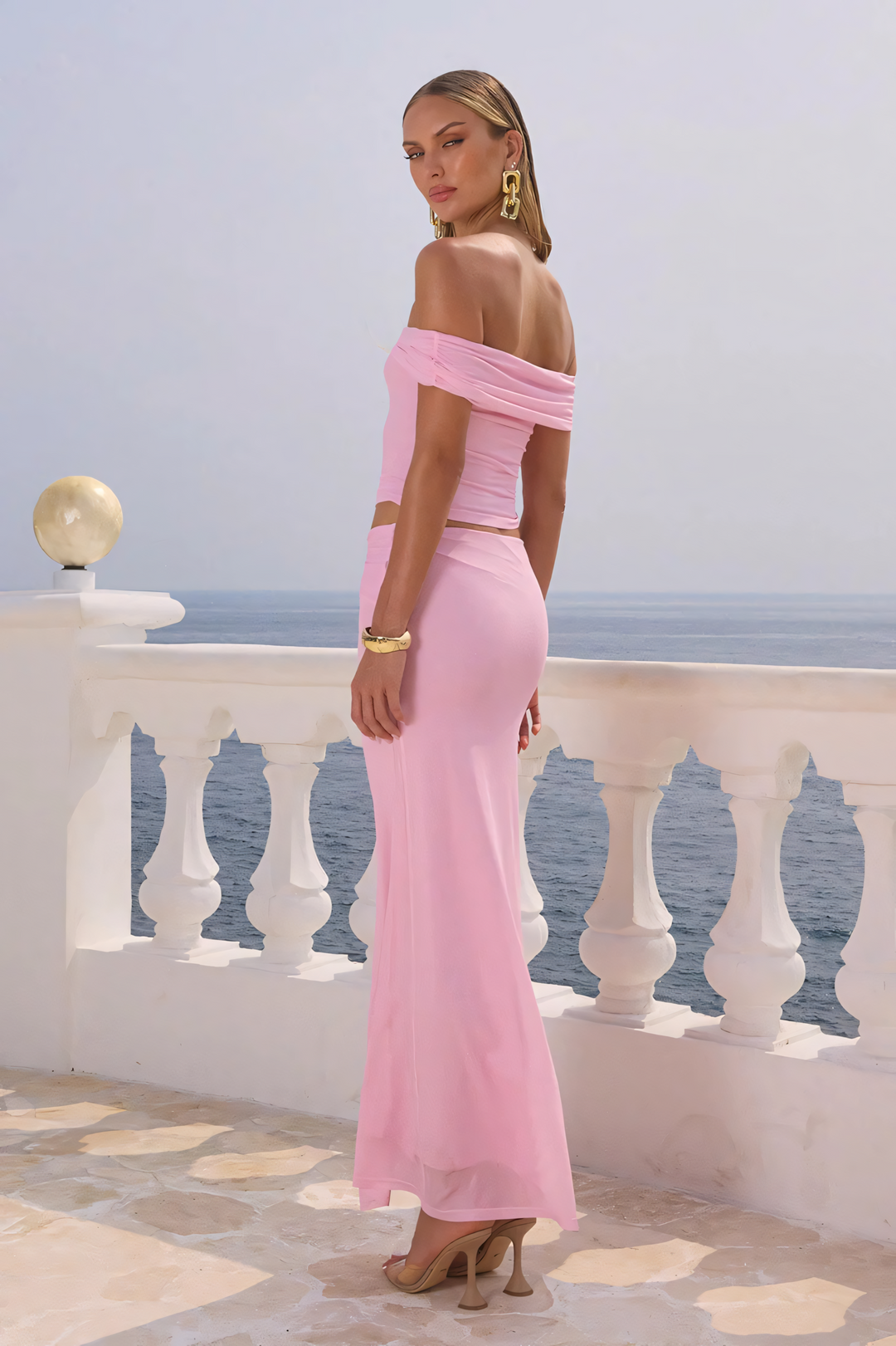 Zaina | Conjunto Rosa de hombros descubiertos