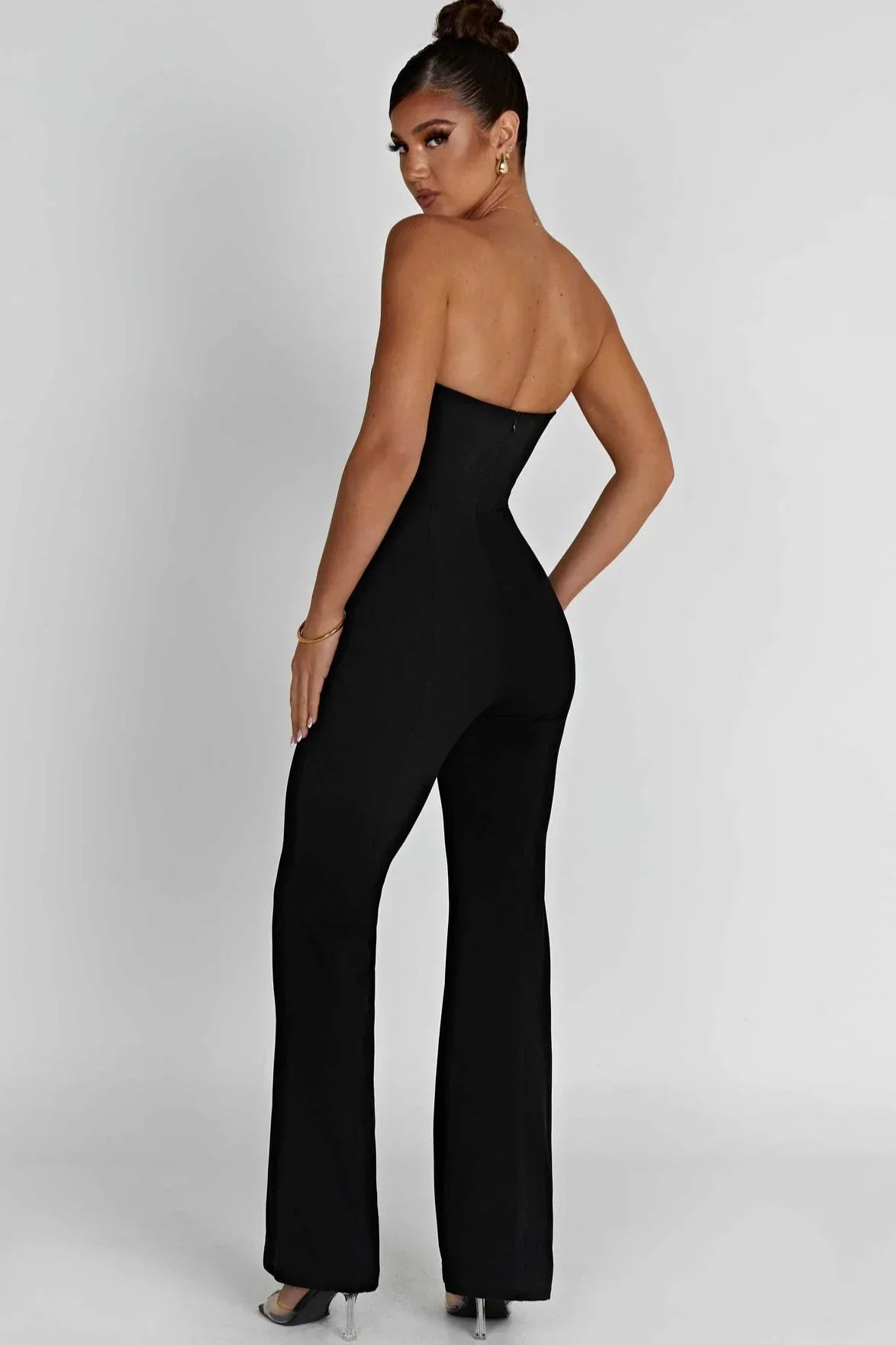 Manti | Mono Elegante con escote en forma de corazón