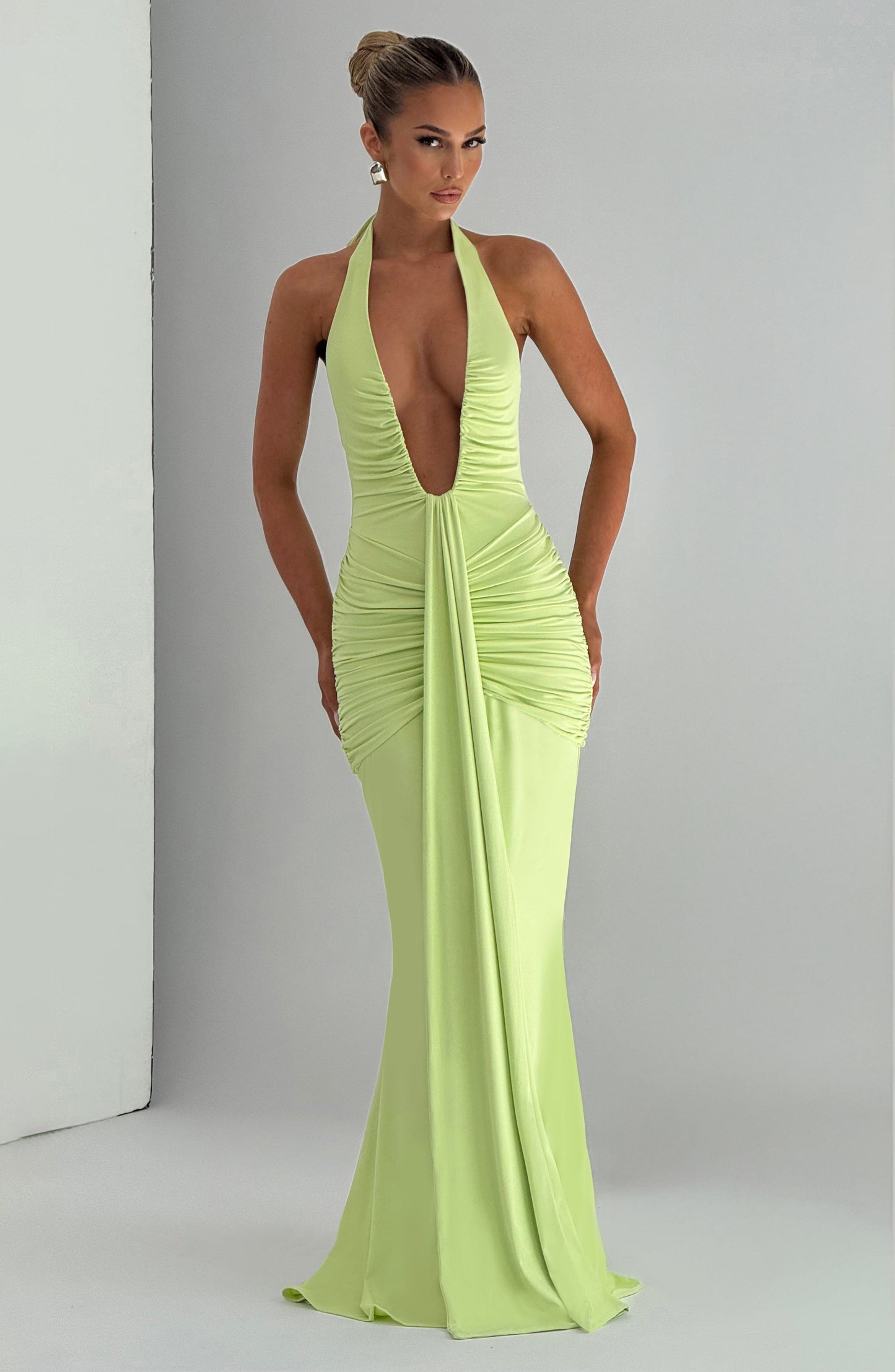 Vania | Vestido Largo Fruncido con Cuello Americano