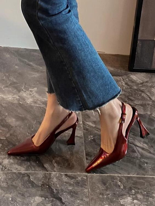 Yaire | Elegantes Tacones de Punta con Tira en el Talón