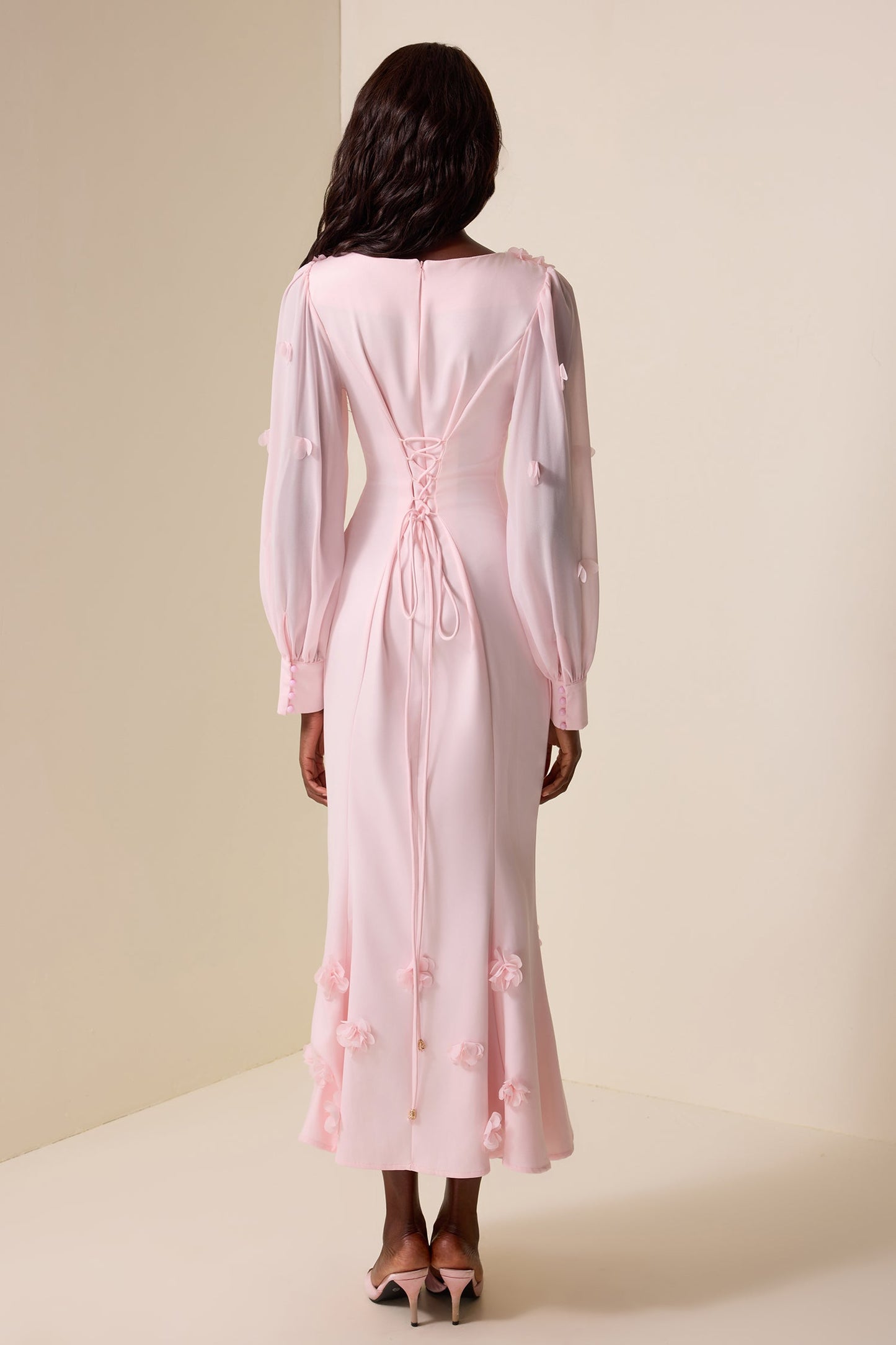 Wysandra | Vestido de Manga Larga con Aplicaciones Florales 3D