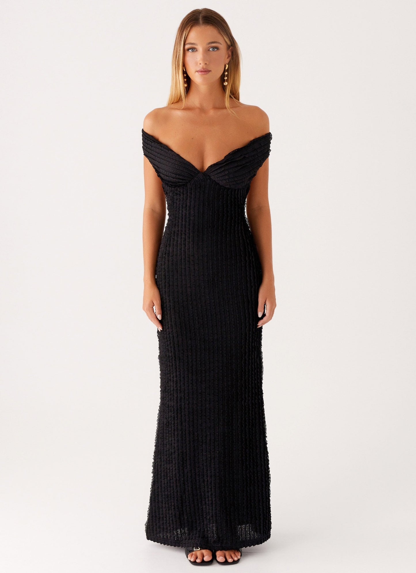 Viveka | Vestido largo con hombros descubiertos en V