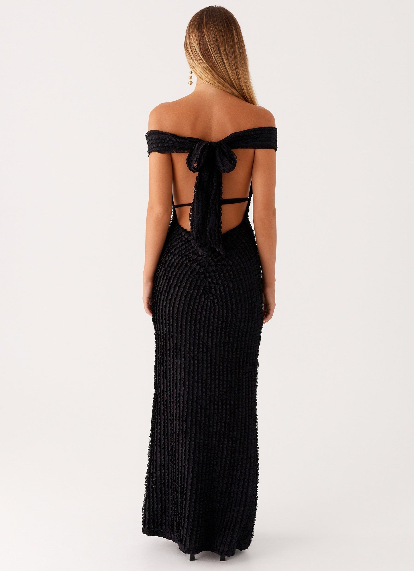 Viveka | Vestido largo con hombros descubiertos en V