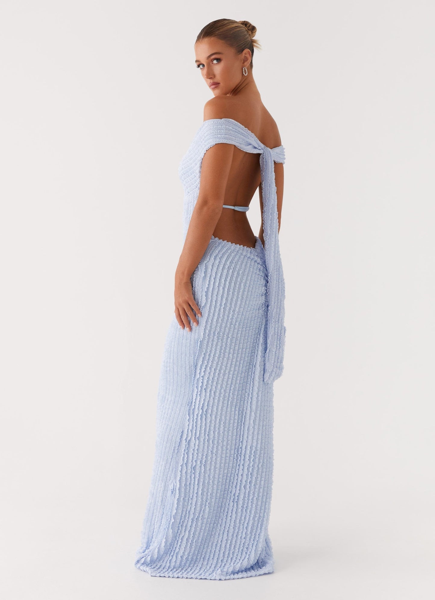 Viveka | Vestido largo con hombros descubiertos en V
