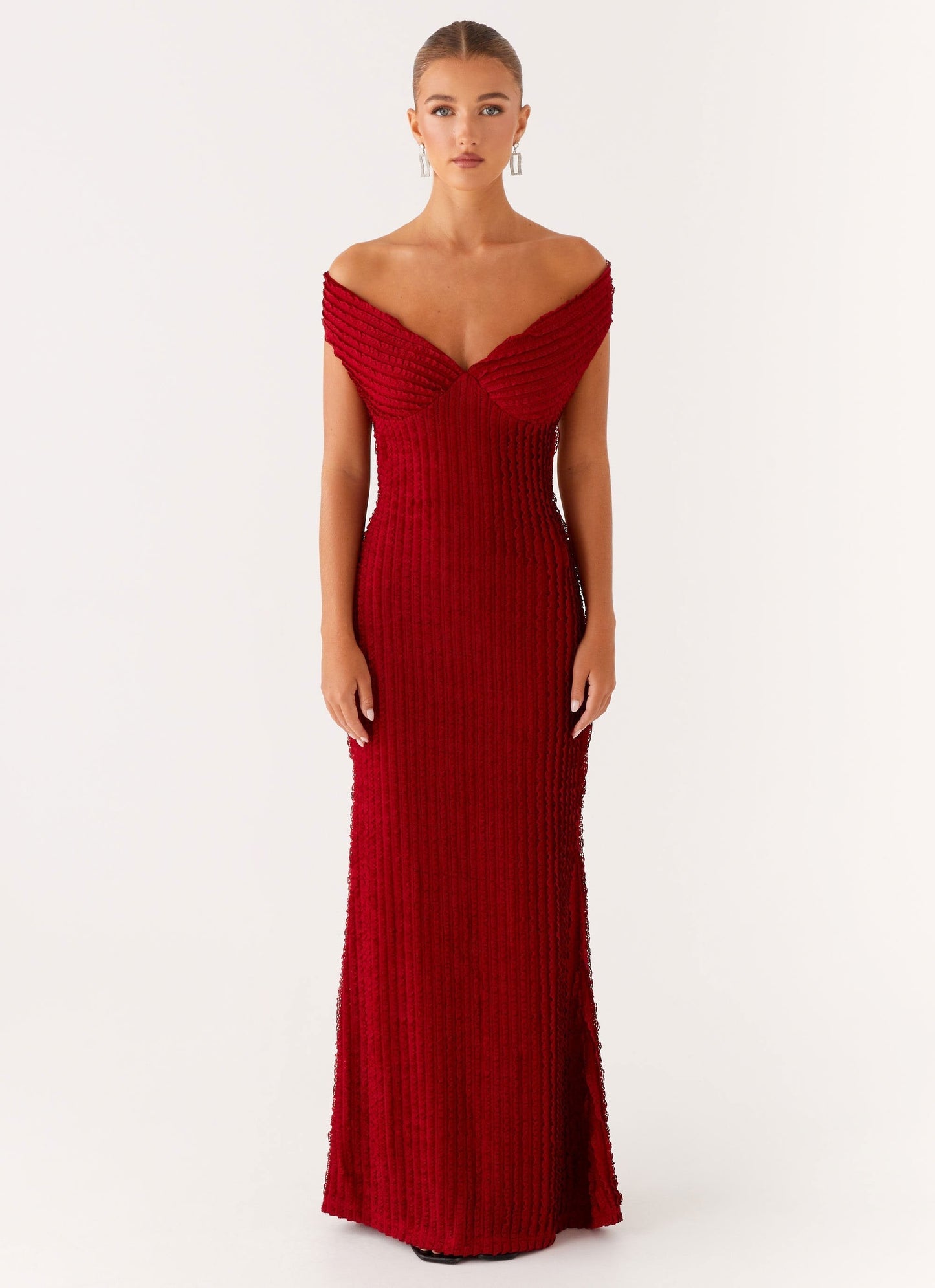 Viveka | Vestido largo con hombros descubiertos en V