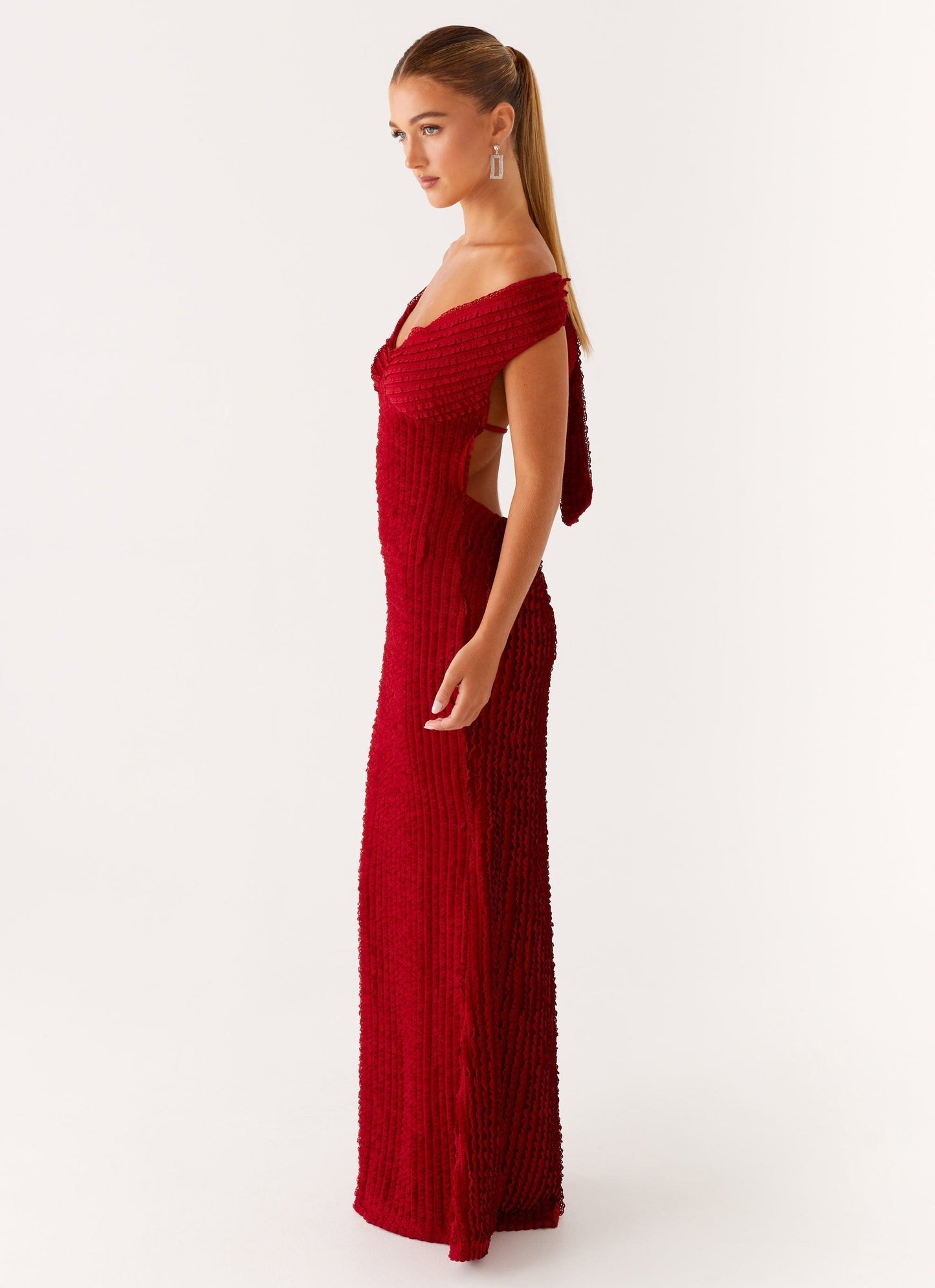 Viveka | Vestido largo con hombros descubiertos en V
