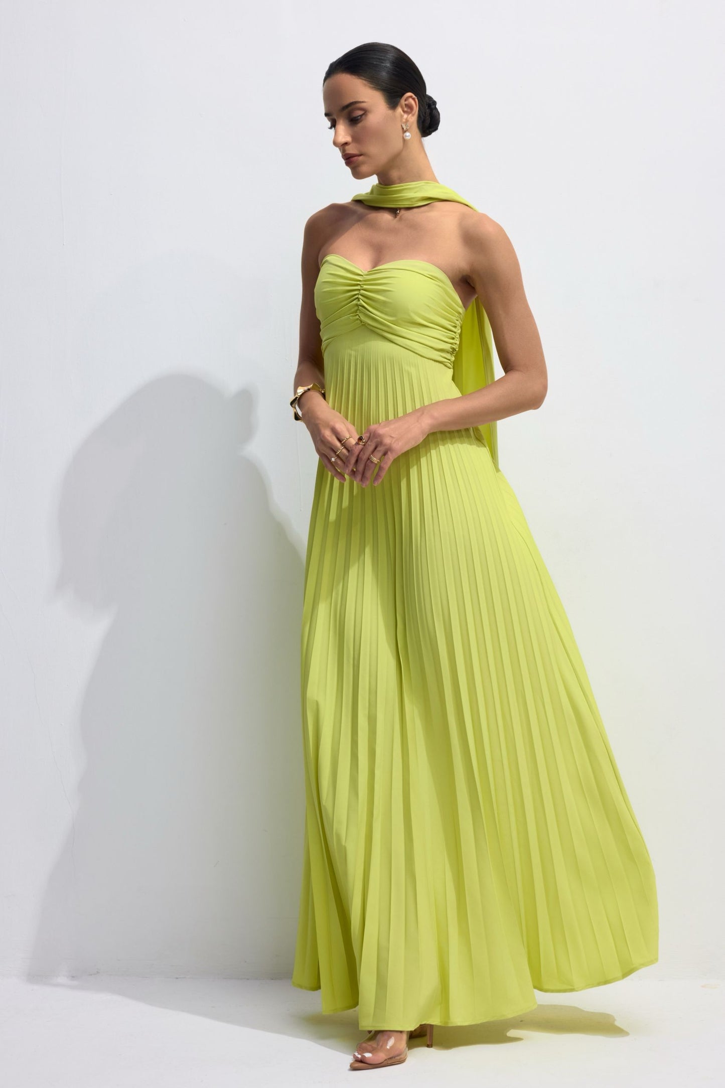 Willow | Vestido Largo Plisado con Bufanda