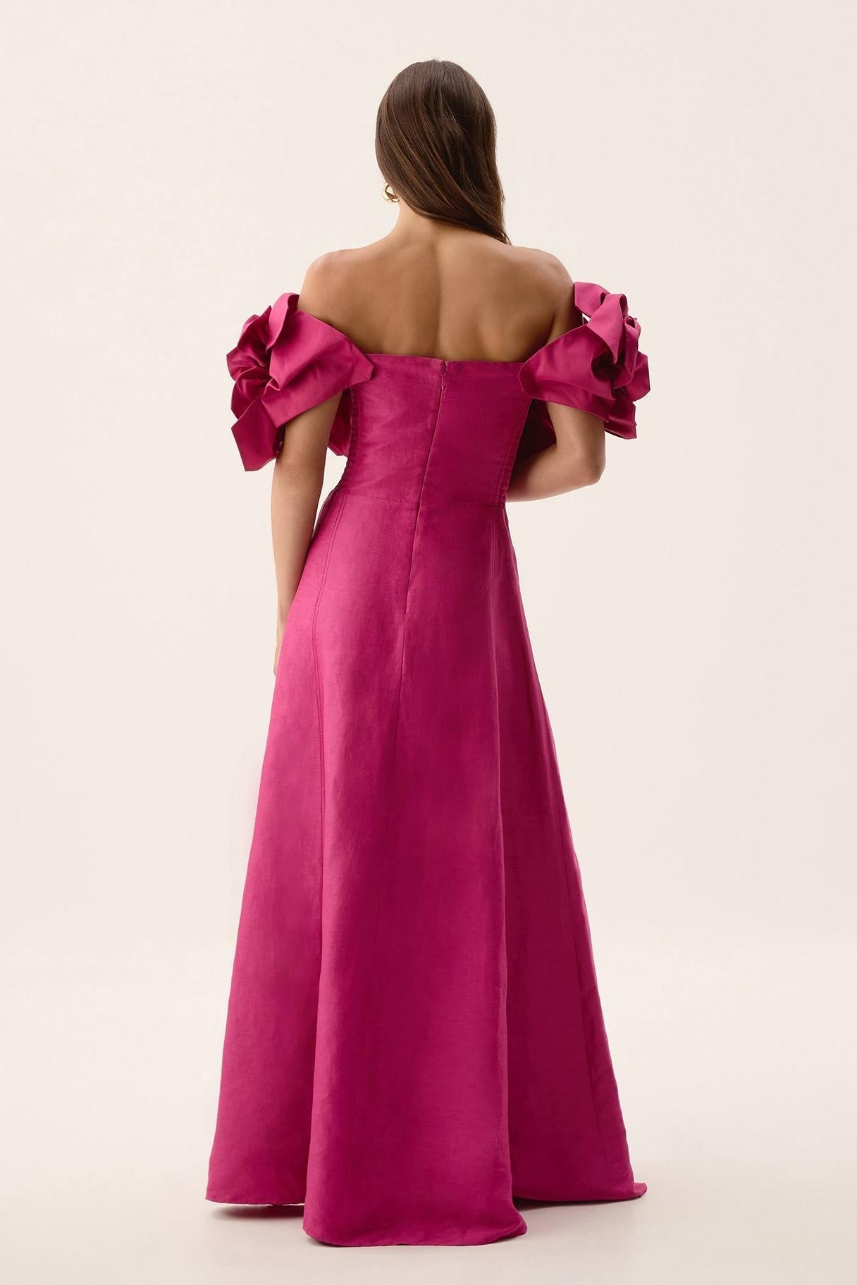 Wildelia | Vestido Largo con Hombros Descubiertos y Flores 3D