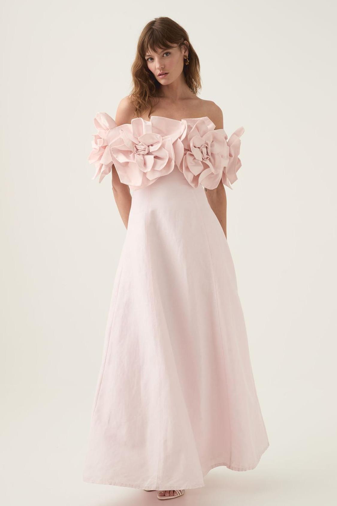 Wildelia | Vestido Largo con Hombros Descubiertos y Flores 3D