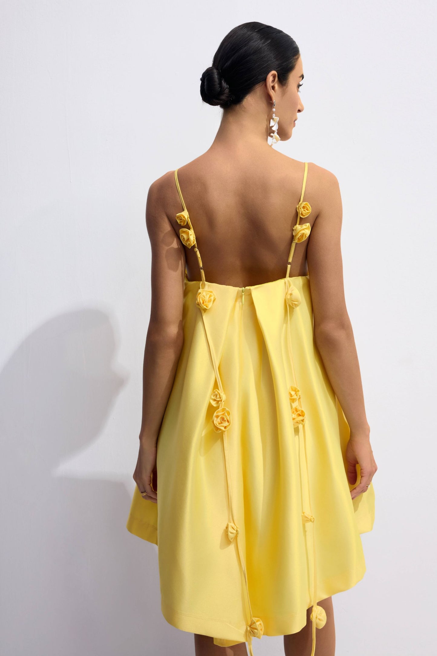 Xalena | Minivestido Amarillo con detalle de Rosas 3D
