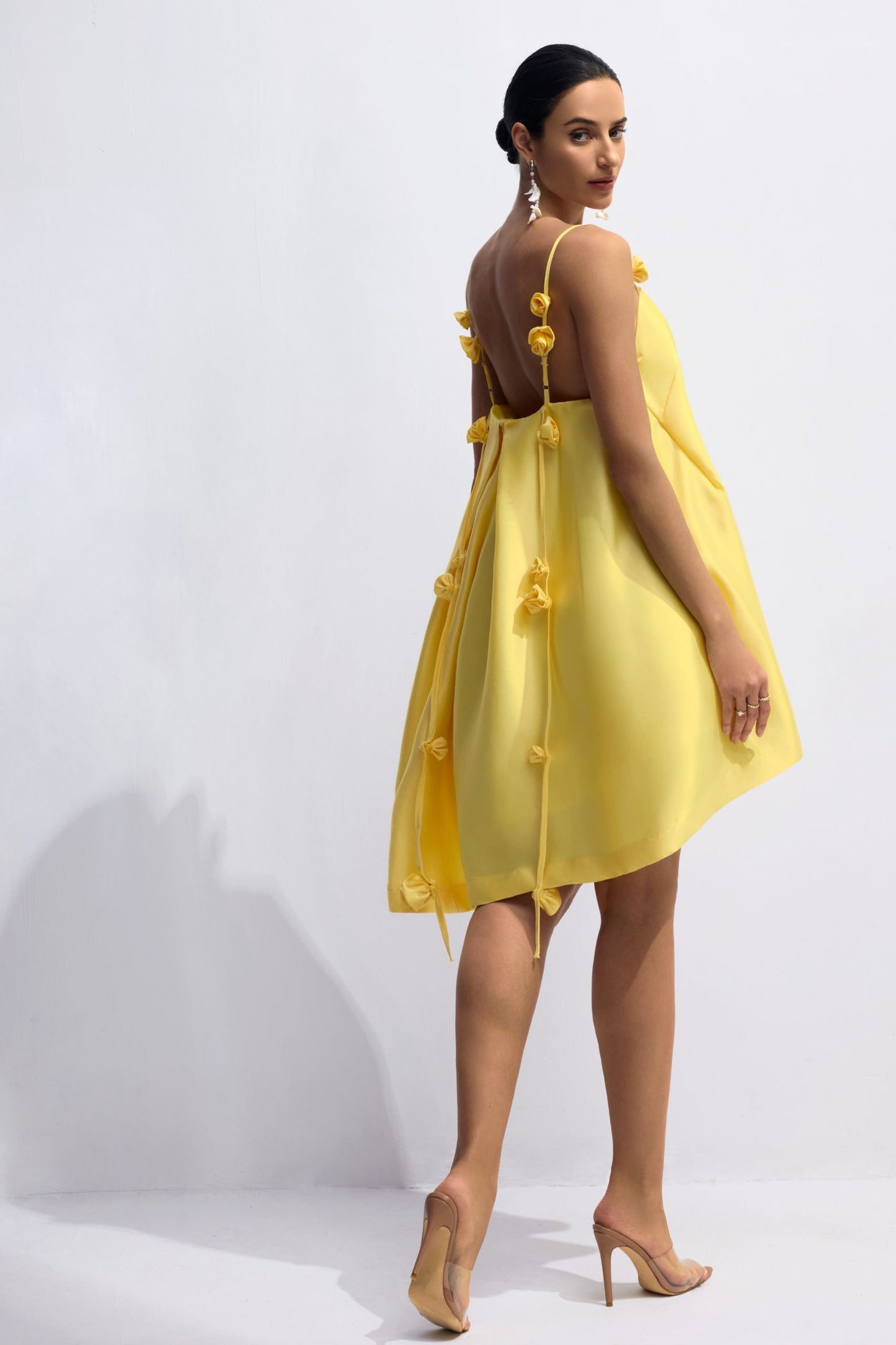Xalena | Minivestido Amarillo con detalle de Rosas 3D