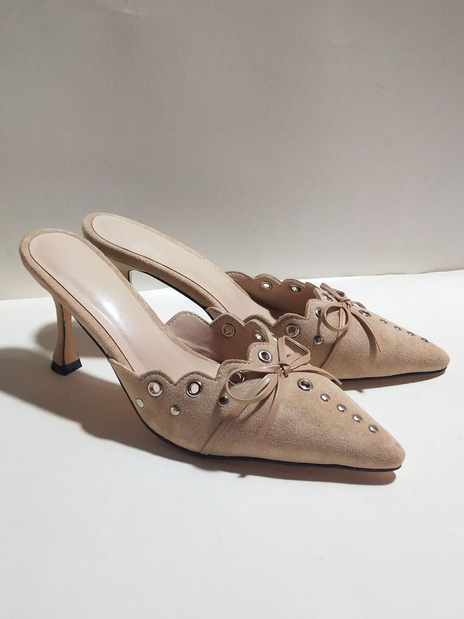 Yanitza | Elegantes Tacones de Punta con Ojales
