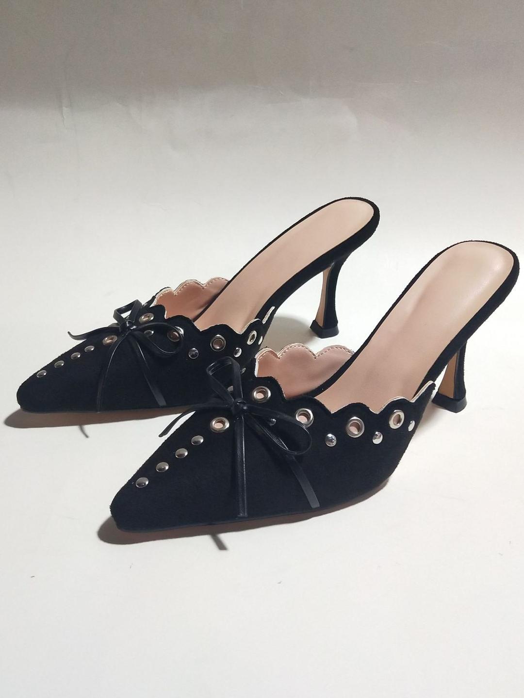 Yanitza | Elegantes Tacones de Punta con Ojales
