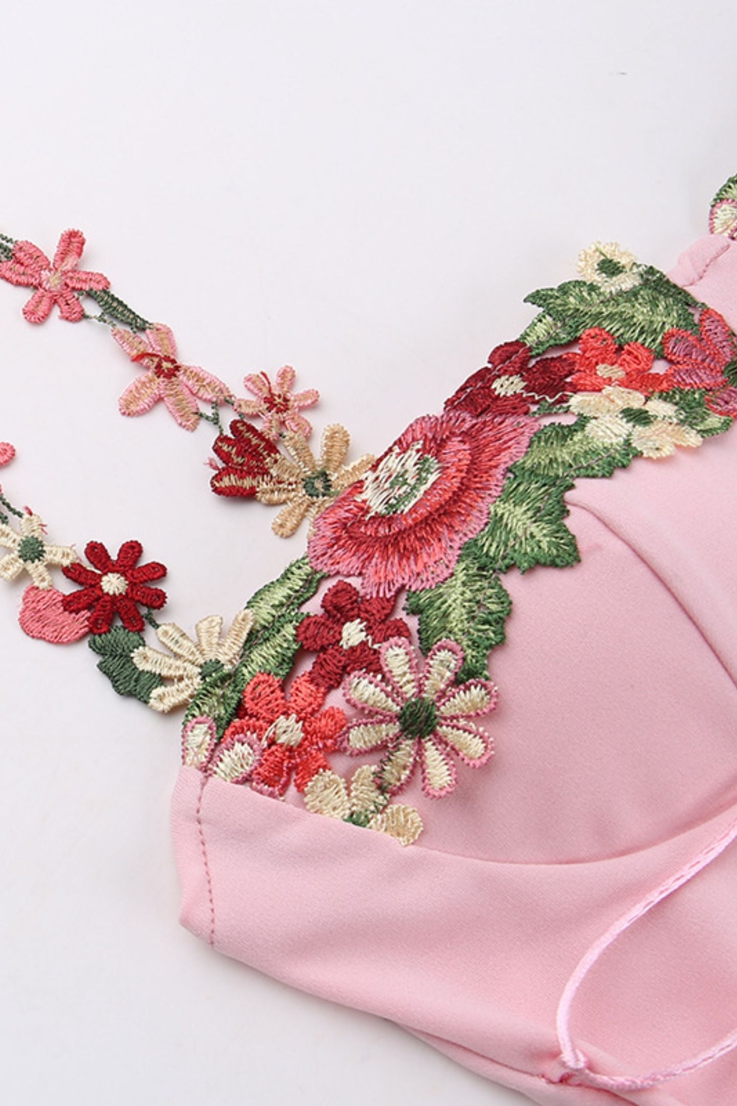 Wenda | Vestido Ceñido con Tirantes Florales