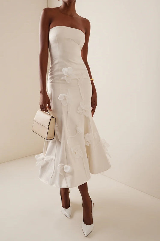 Wildine | Vestido Blanco Sin Tirantes con Flores 3D