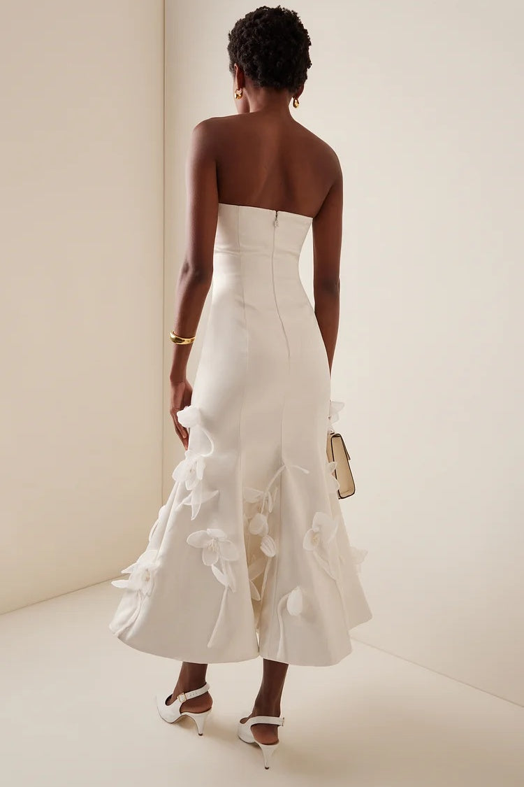 Wildine | Vestido Blanco Sin Tirantes con Flores 3D