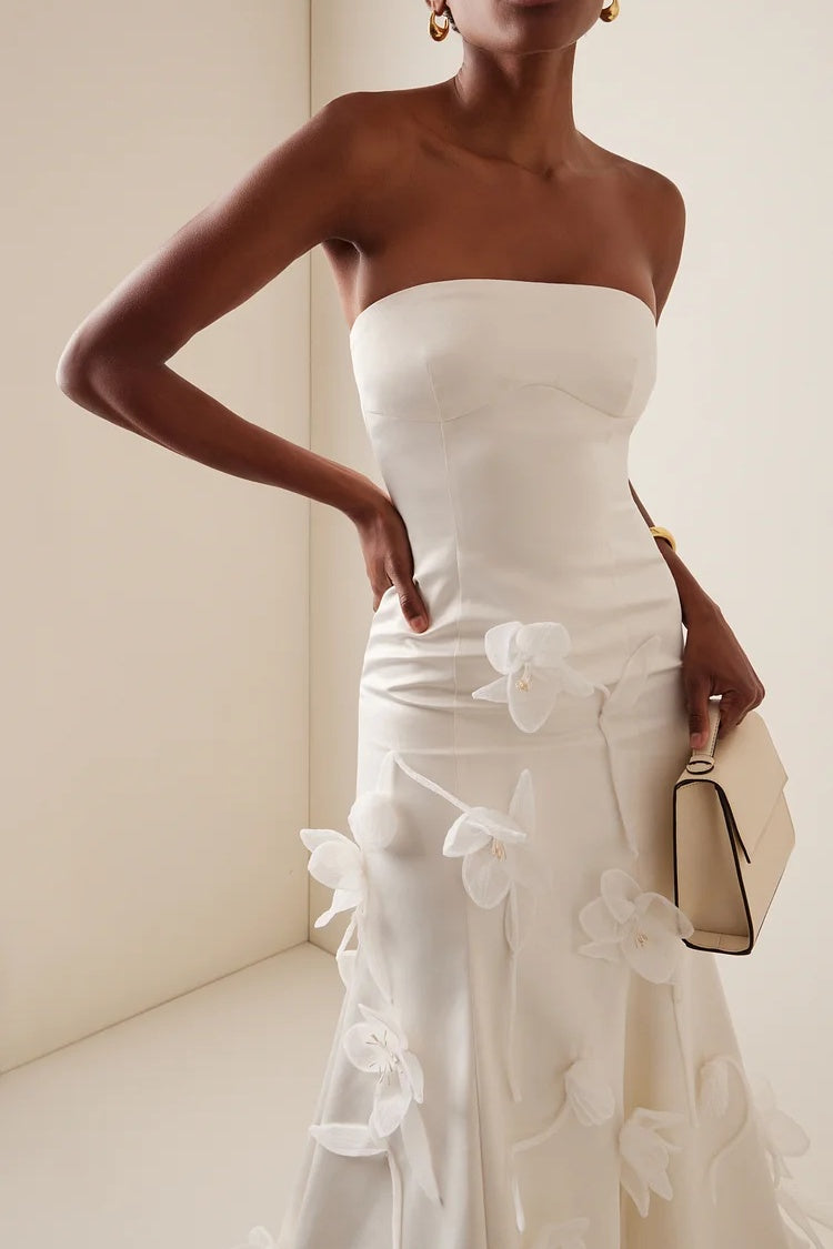 Wildine | Vestido Blanco Sin Tirantes con Flores 3D
