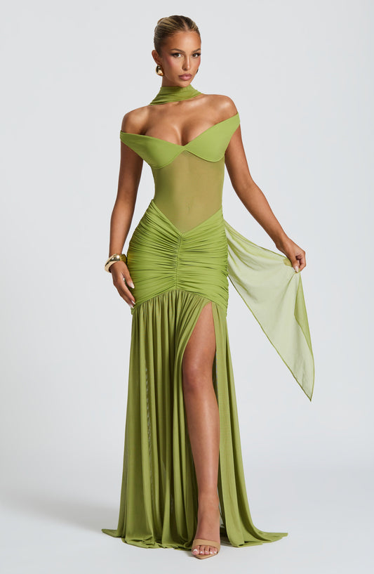 Zuri | Vestido Largo Elegante con Transparencias