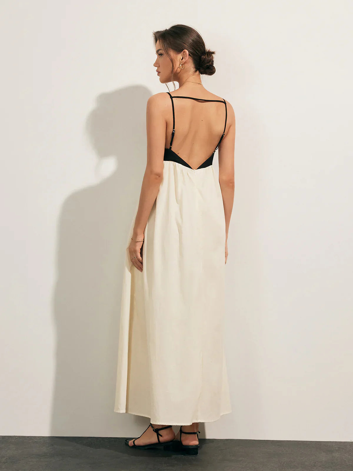 Zaira | Vestido Largo en Contraste con Espalda Descubierta