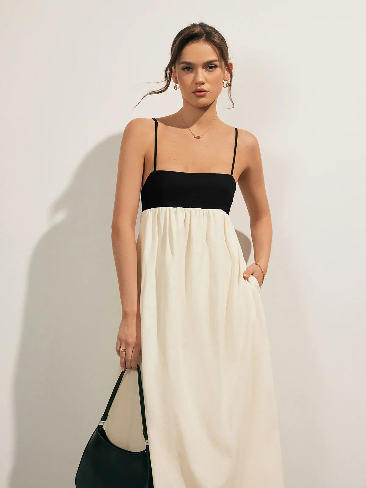 Zaira | Vestido Largo en Contraste con Espalda Descubierta