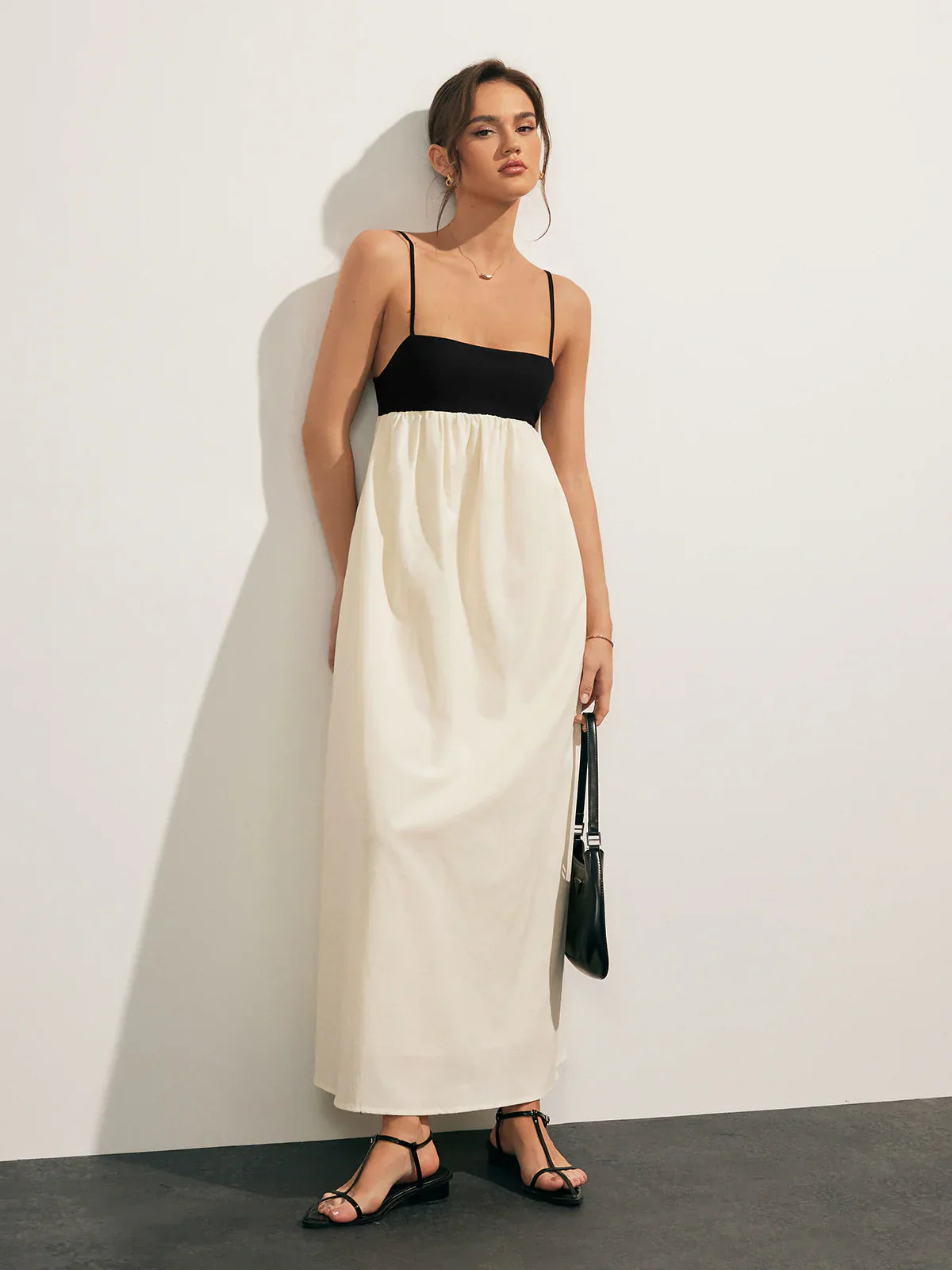 Zaira | Vestido Largo en Contraste con Espalda Descubierta