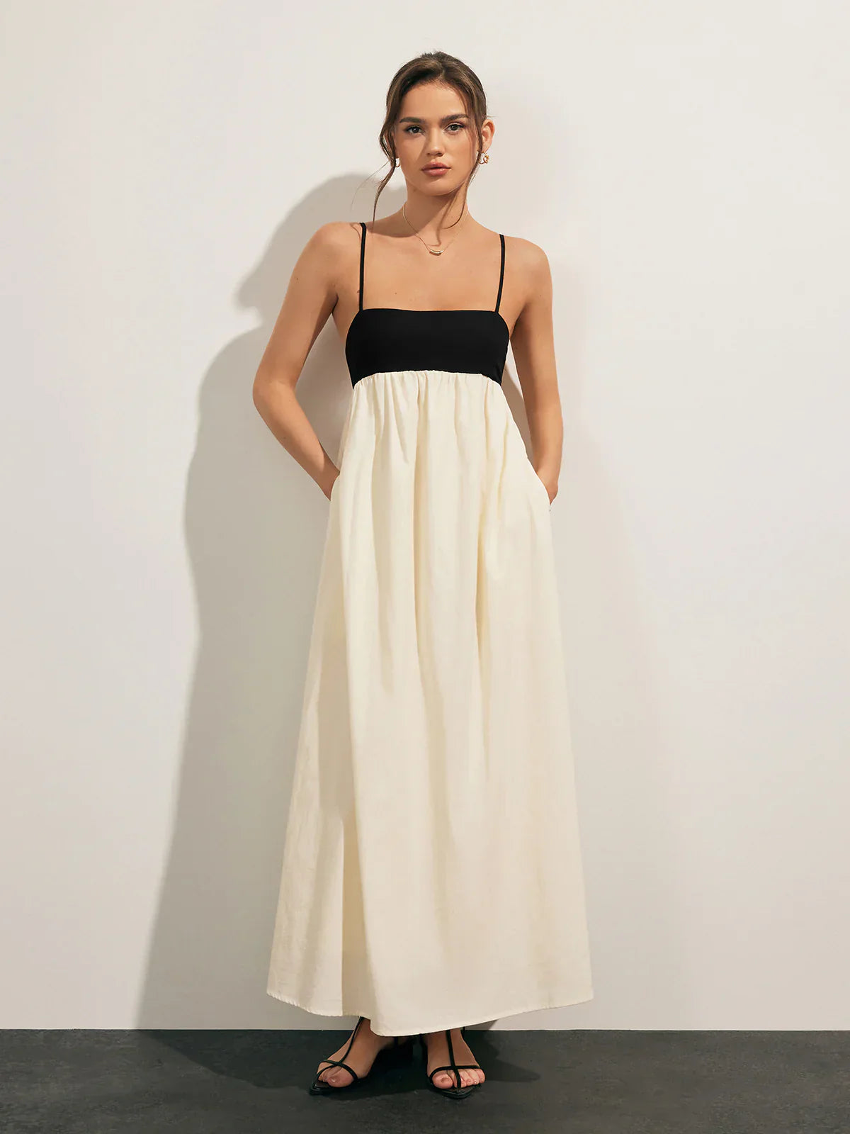 Zaira | Vestido Largo en Contraste con Espalda Descubierta